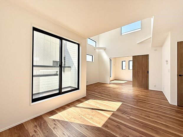 【リビング】■くつろぎと笑顔が集まる、心温まるリビング