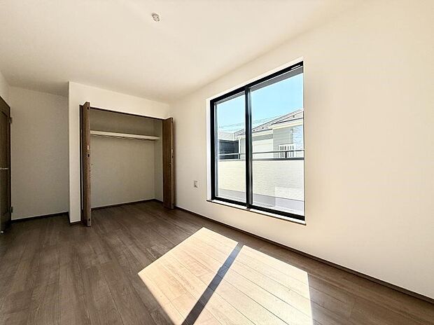 【リビング以外の居室】■太陽がサンサンと降り注ぐお部屋は気持ちがいいですね