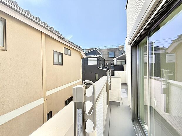 【バルコニー】お洗濯物がよく乾く陽当たり良好のバルコニーです！