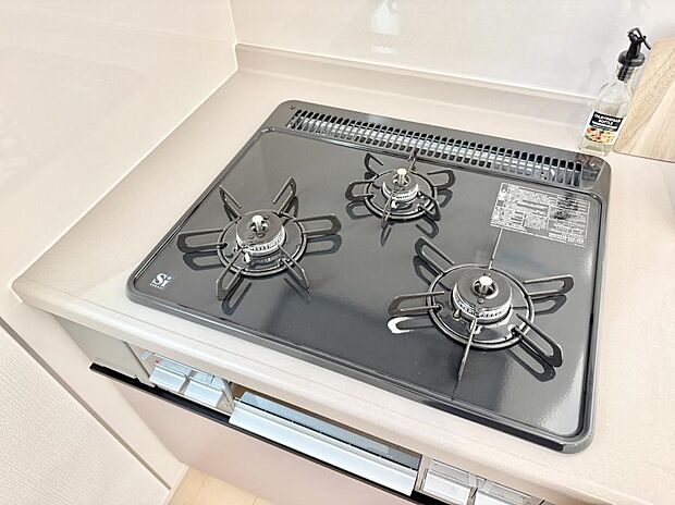 【3口ガスコンロ】■一度に多くの料理ができ便利で効率的