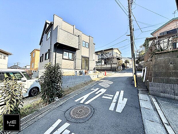 【前面道路含む現地写真】■家族とのお出かけが楽しくなる環境です