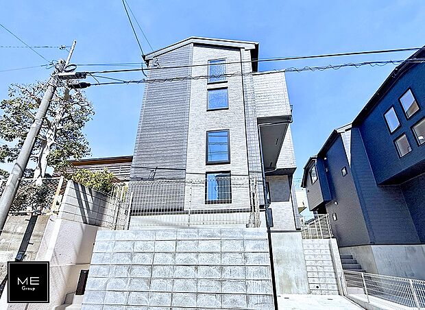 【現地外観写真】■家族みんなが笑顔で過ごせる、安心感のある住まい