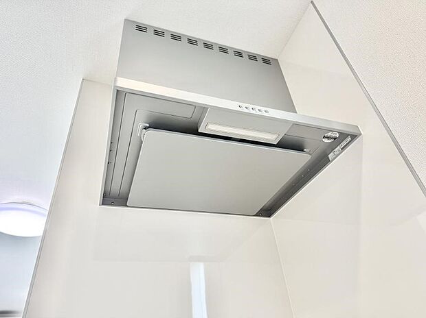 【レンジフード】■調理時の蒸気や匂いが換気扇に誘導され、効率的に排煙ができます。