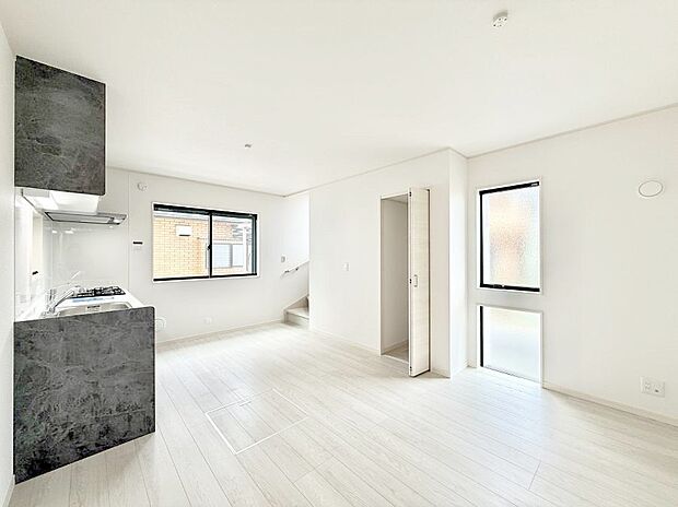 【リビングダイニング】■シンプルだけど贅沢、大切な人と過ごす心がほどける空間