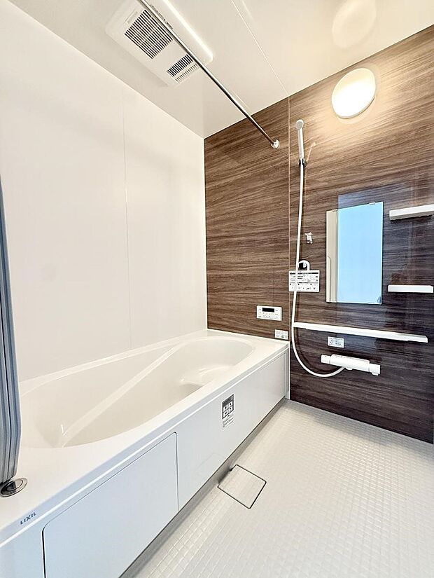 【浴室】■一日の疲れを癒す、心落ち着く空間です