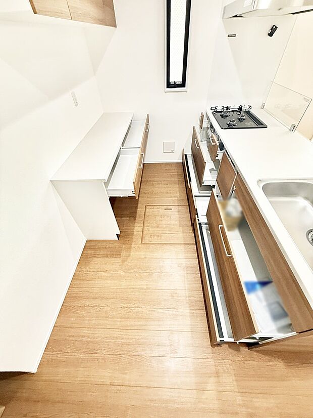 【キッチン】■家族の絆を深める、温もりのあるキッチン