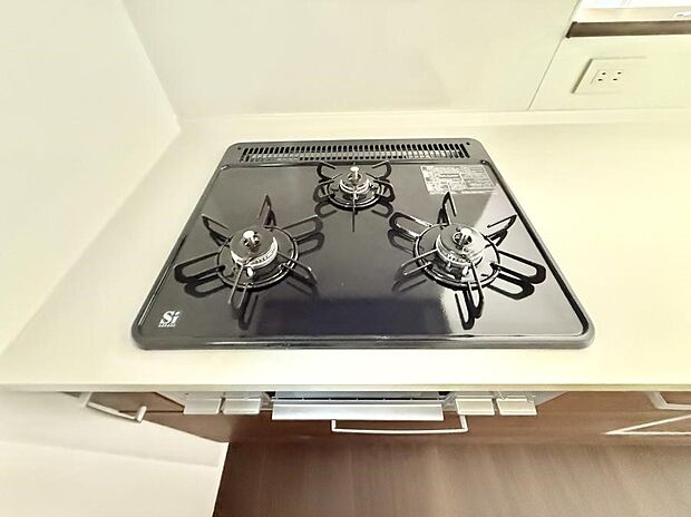 【3口ガスコンロ】■一度に多くの料理ができ便利で効率的