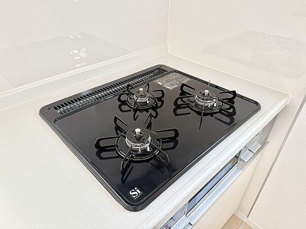 【3口ガスコンロ】■複数の鍋が同時に使えますね