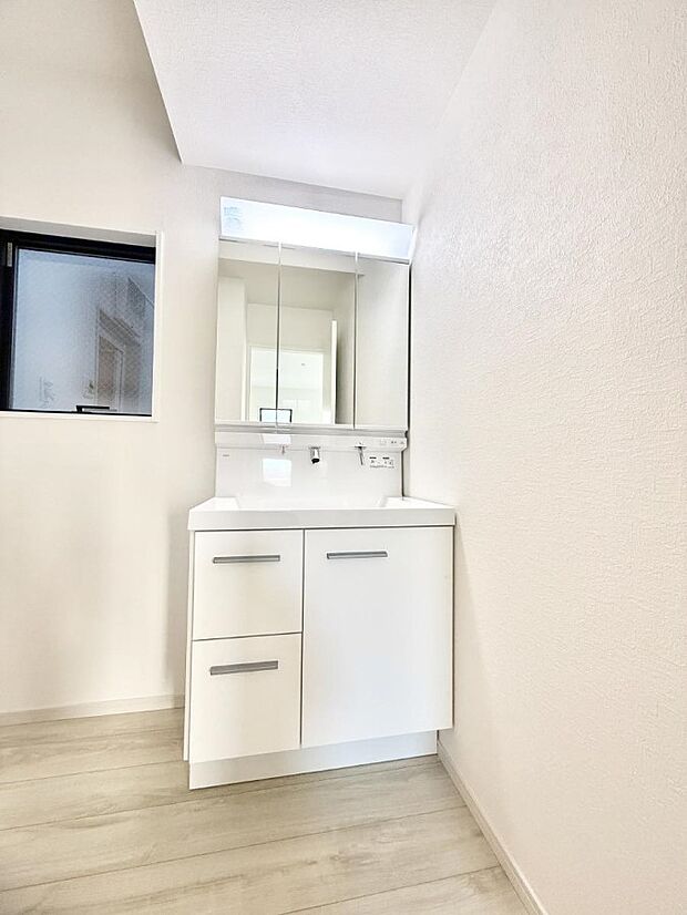 【洗面台・洗面所】■明るい洗面所は毎朝の歯磨きも楽しくできちゃいそうです♪