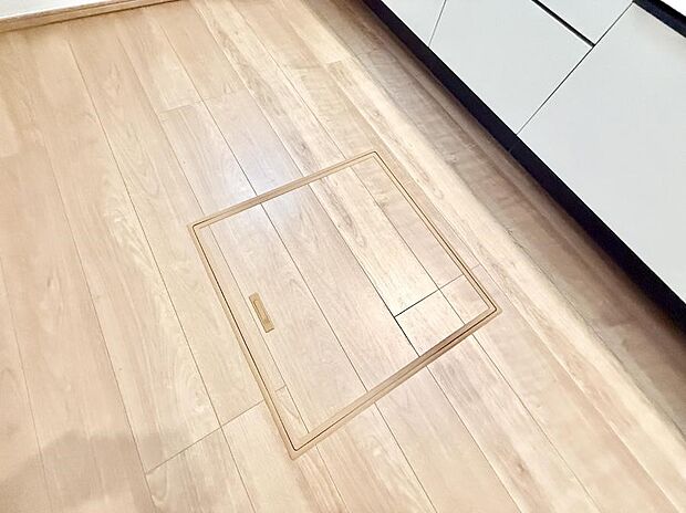 【床下収納】■隠れた収納スペースで家全体がスッキリ