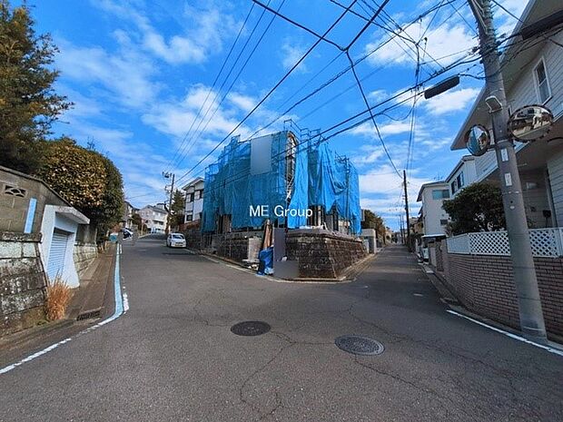 【前面道路含む現地写真】前面広々