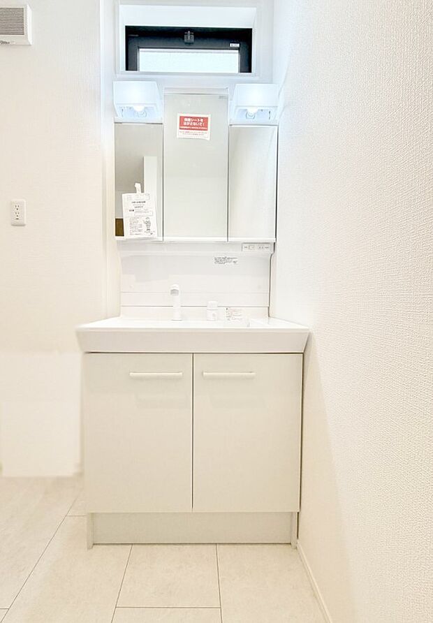 【洗面台・洗面所】■明るい洗面所は毎朝の歯磨きも楽しくできちゃいそうです♪