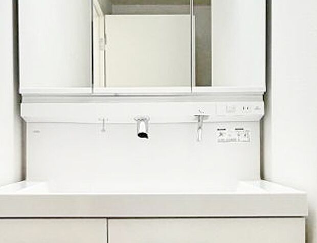 【ハンドシャワー付洗面台】■手洗いや顔を洗う時も快適に使える便利なシャワー