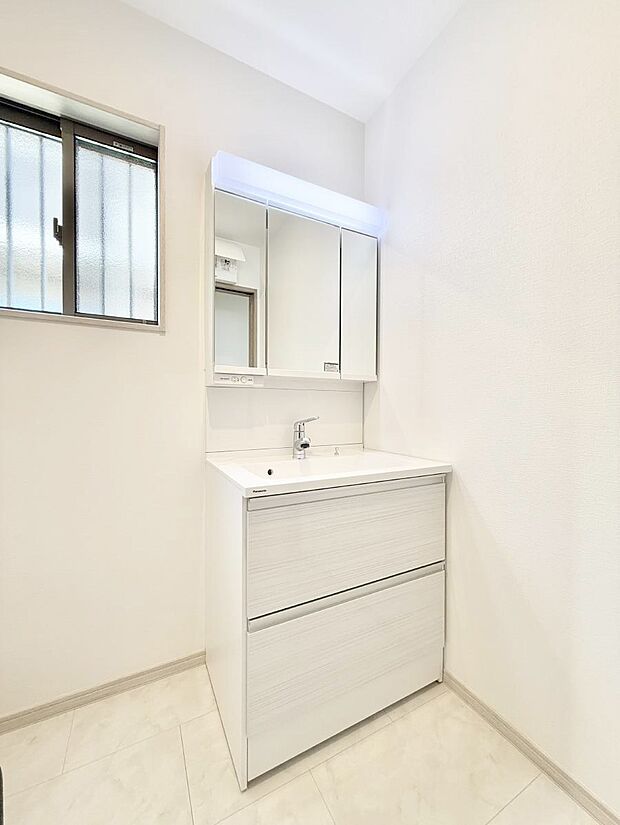 【洗面台・洗面所】■明るい洗面所は毎朝の歯磨きも楽しくできちゃいそうです