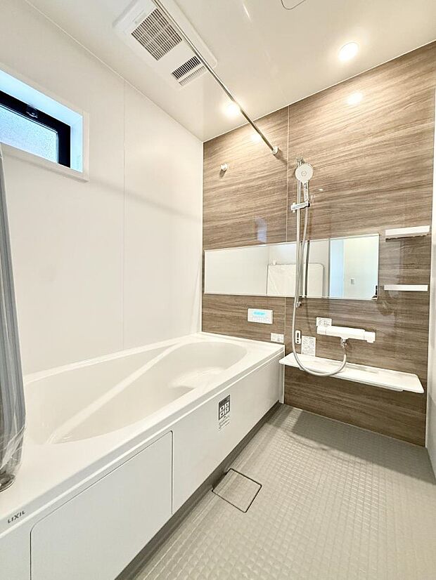 【浴室】■一日の疲れを癒す、心落ち着く空間です