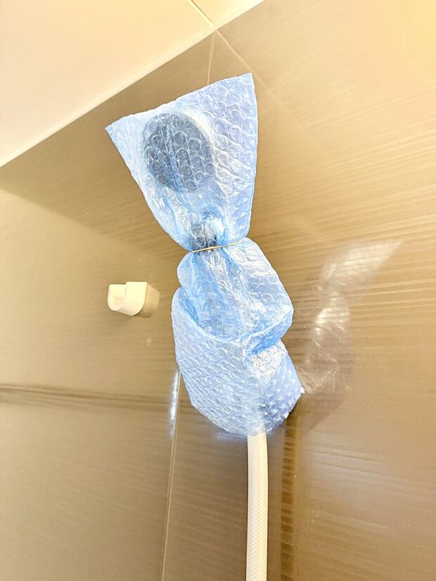 【止水シャワーヘッド】■わざわざシャワー水栓のレバーまで手を伸ばす必要がなく、簡単に止水できる