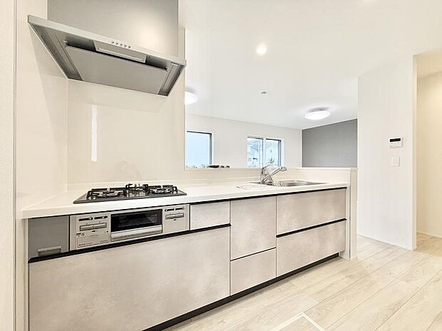 【キッチン】明るさと開放感たっぷりなキッチン！  