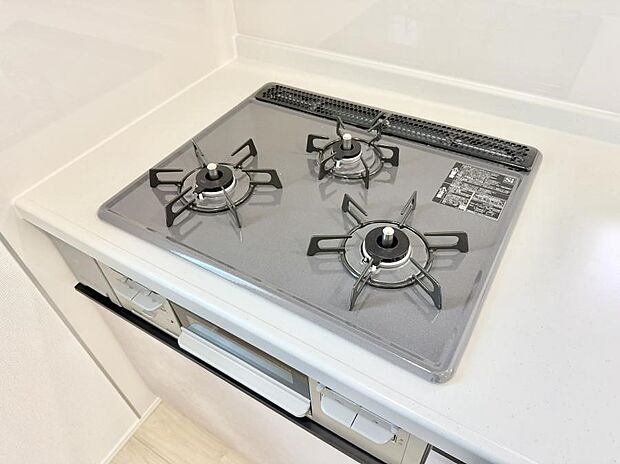 【3口ガスコンロ】■一度に多くの料理ができ便利で効率的