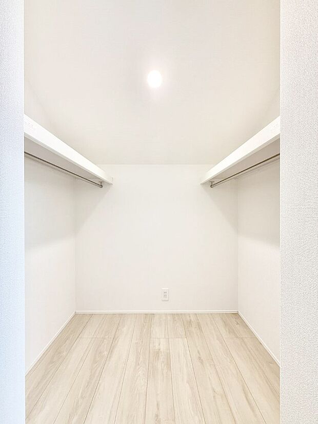 【収納】■WIC付きで衣類も荷物もまとめて収納