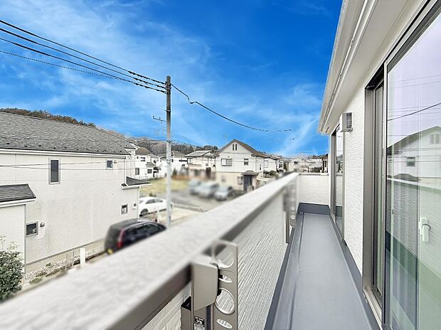 【バルコニー】日当たり良好　眺めの良いバルコニーです！