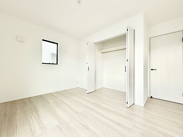 【寝室】■広い収納スペースはうれしいですね