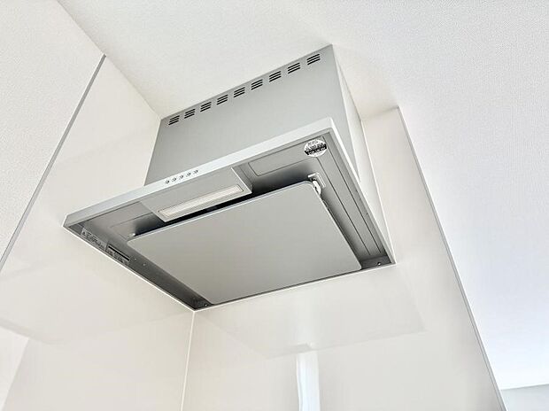 【レンジフード】■調理時の蒸気や匂いが換気扇に誘導され、効率的に排煙ができます。