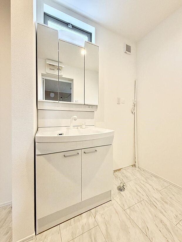 【洗面台・洗面所】■朝の準備がスムーズにできる広さです