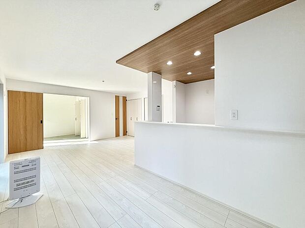 【ダイニング】■ふとした瞬間に幸せを感じる、心地よい場所