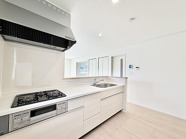 【キッチン】■広々キッチンでお子さんも一緒にお手伝いできます！