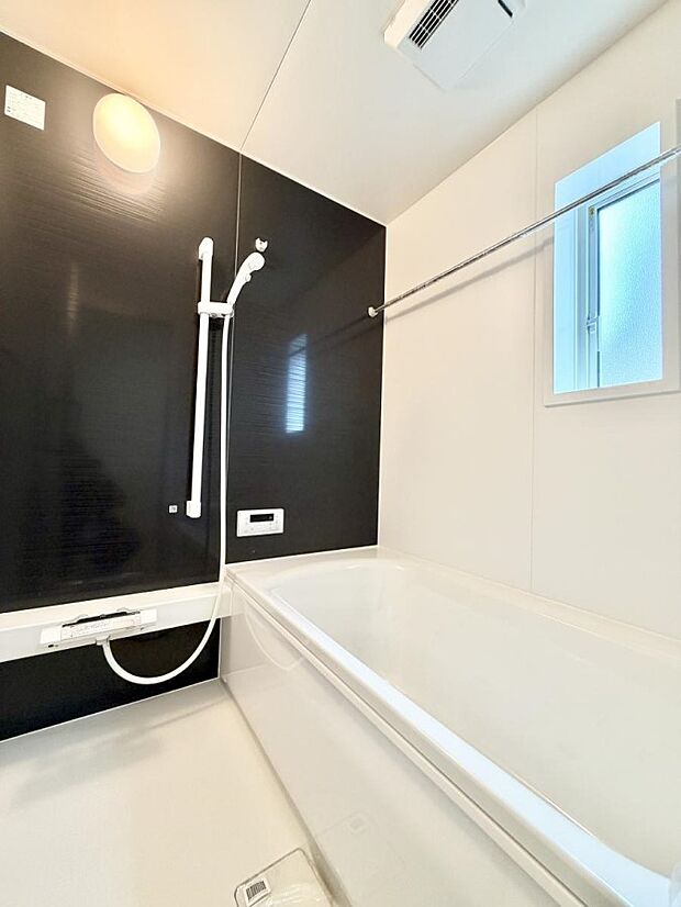 【浴室】■一日の疲れを癒す、心落ち着く空間です