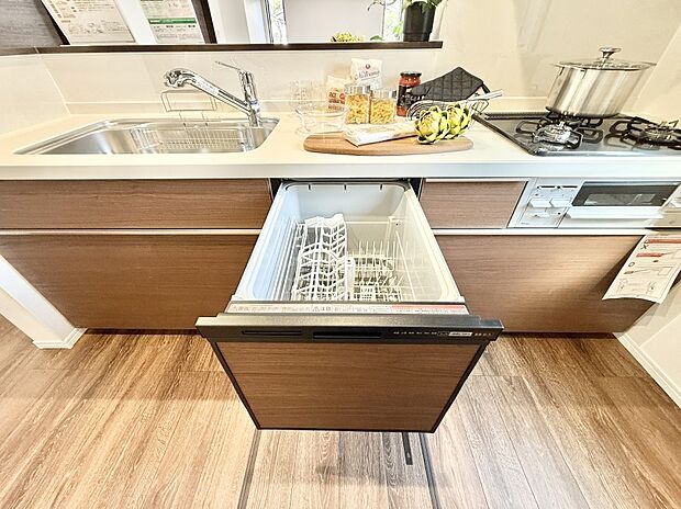 【バルコニー】■ 心地よい風と光を感じる、くつろぎのバルコニー