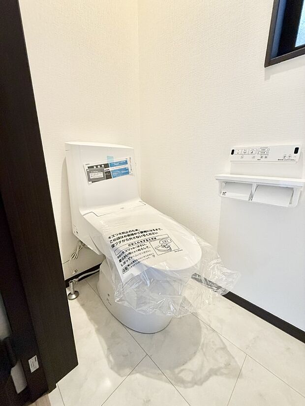 【トイレ】明るく清潔感溢れるトイレ