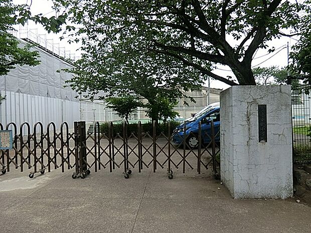 藤沢市立本町小学校(約1,900m・徒歩24分)