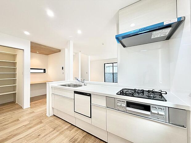 【キッチン】会話が深まる対面キッチン!家族との会話がはずみます