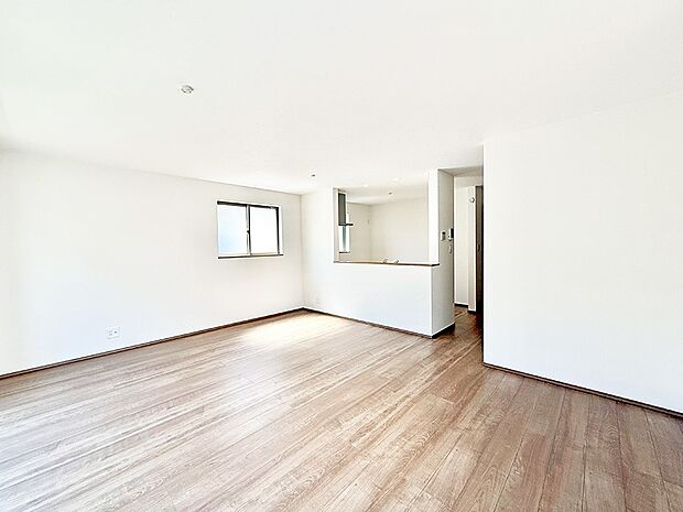 【リビングダイニング】ここにいる時間が一番長いから やっぱりリビングは明るい方がいいですよね