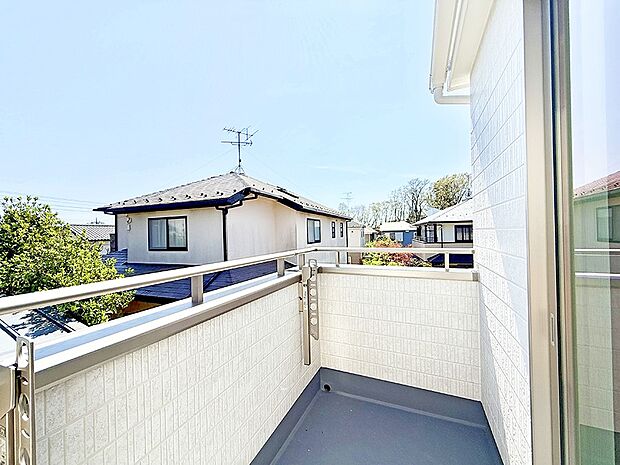 【バルコニー】日当たり良好 眺めの良いバルコニーです!