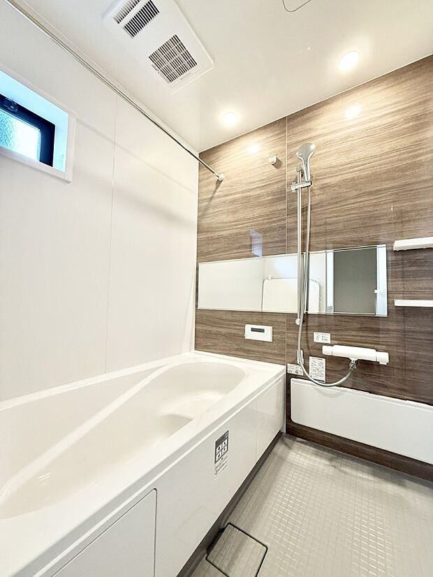 【浴室】■一日の疲れを癒す、心落ち着く空間です