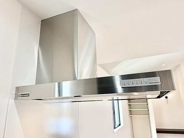 【レンジフード】■フードに覆われている為、匂いが換気扇に誘導され、効率的に排煙ができます