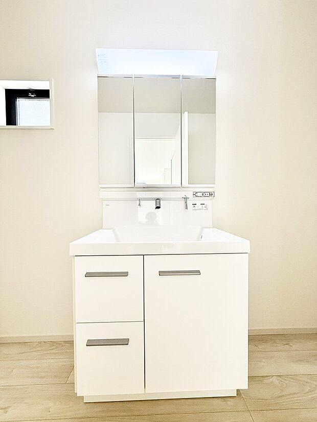 【洗面台・洗面所】■明るい洗面所は毎朝の歯磨きも楽しくできちゃいそうです♪