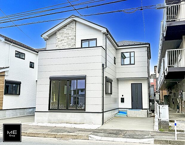 【現地外観写真】暮らしを彩る充実した設備仕様が備わった新築戸建