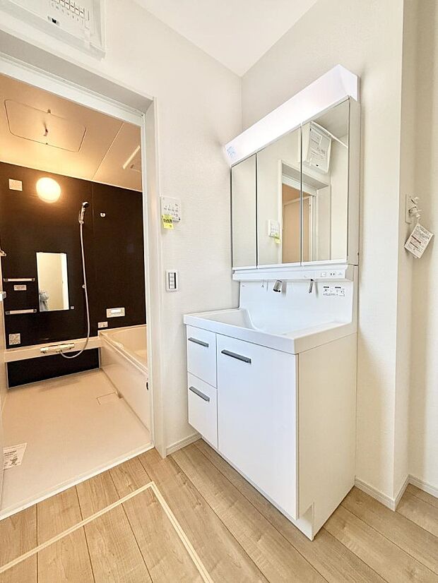 【洗面台・洗面所】■朝の準備がスムーズにできる広さです