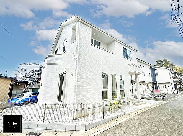 【現地外観写真】■暮らしを彩る充実した設備仕様が備わった住まい