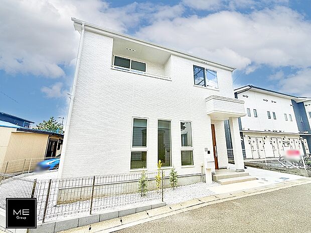 【現地外観写真】■暮らしを彩る充実した設備仕様が備わった住まい