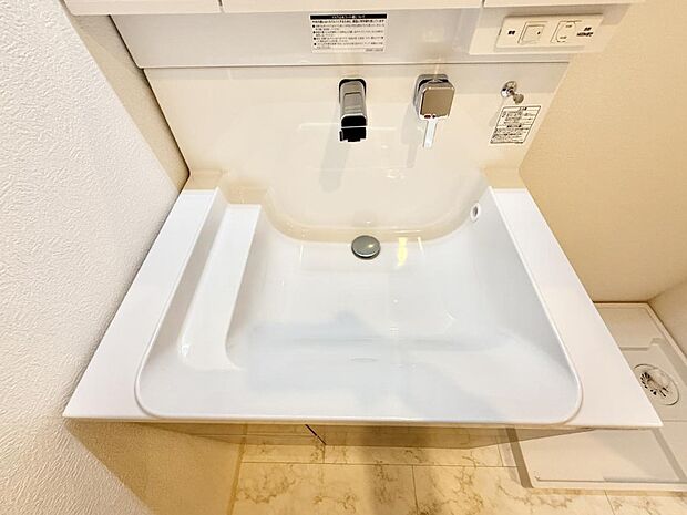 【ハンドシャワー付洗面台】■手洗いや顔を洗う時も快適に使える便利なシャワー