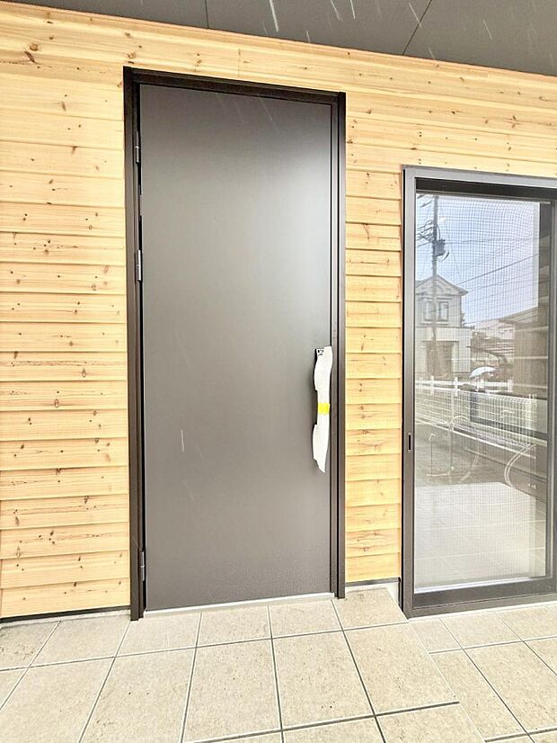 【玄関】■ 帰るたびにホッとする、安心感のある佇まい