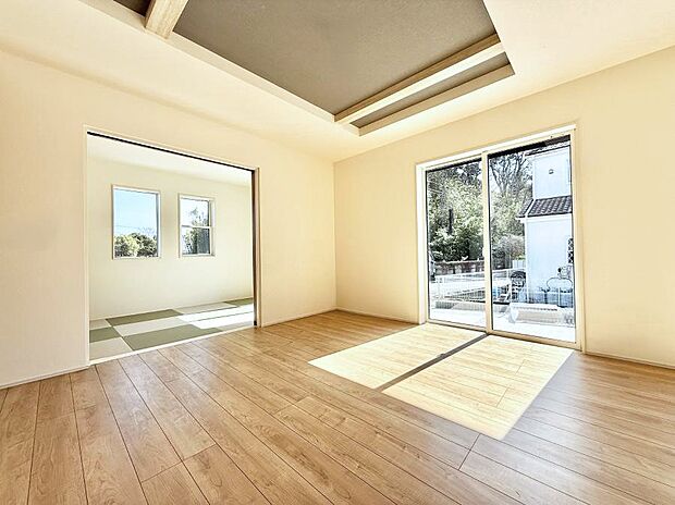 【リビング】■光と風を感じる、リラックスできる空間