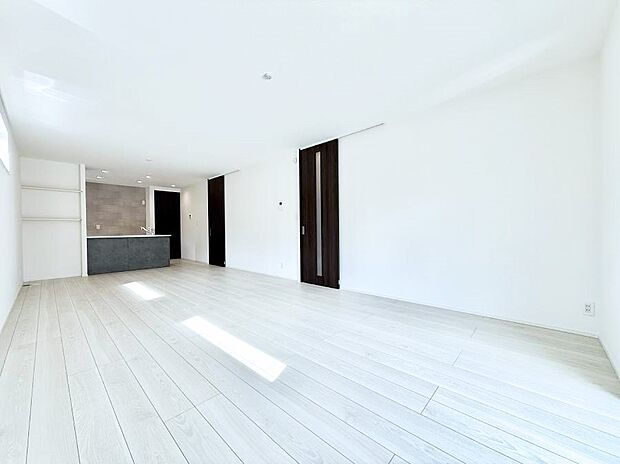 【リビングダイニング】■ナチュラルなリビングはどんなインテリアにも合います