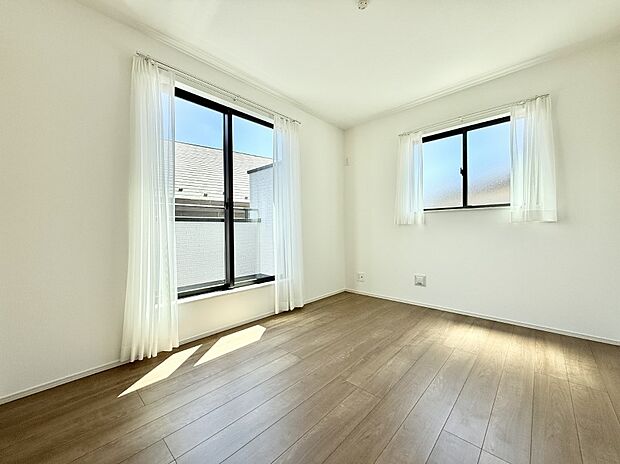 【リビング以外の居室】■2面採光で明るい居室！