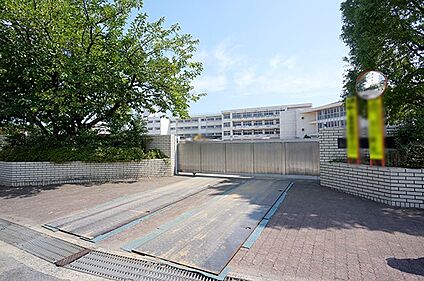 小田原市立富士見小学校 700m(9分)