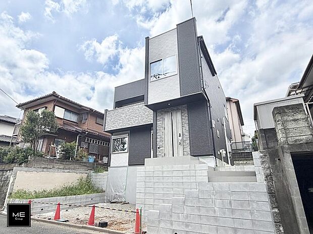 【現地外観写真】1号棟 ■暮らしを豊かにする充実した仕様設備で快適に